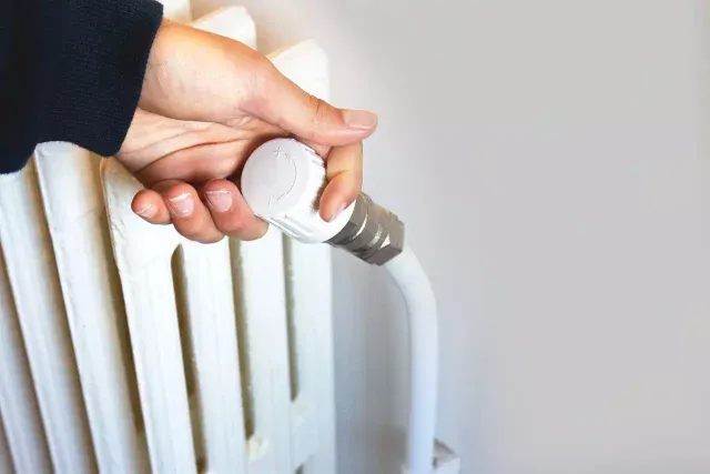 Jaki grzejnik elektryczny do pokoju 25m2? Poradnik